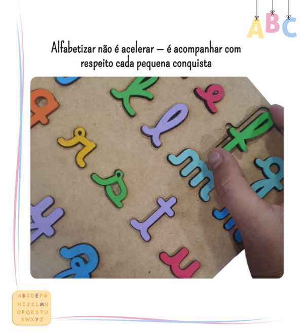 ✨ Alfabeto Artesanal de Encaixe – Letra Cursiva Minúscula em Madeira - Imagem 5